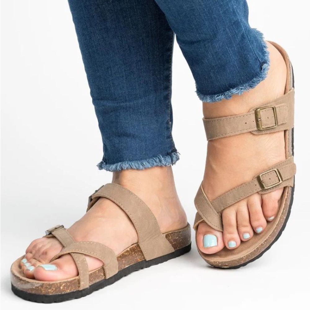 Ocean + Coast Women's Flat faux Leather Sandals size 7